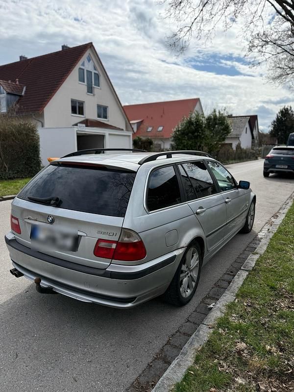 Gebraucht BMW 320 150 PS (110 kW) 2000 Silber Kombi