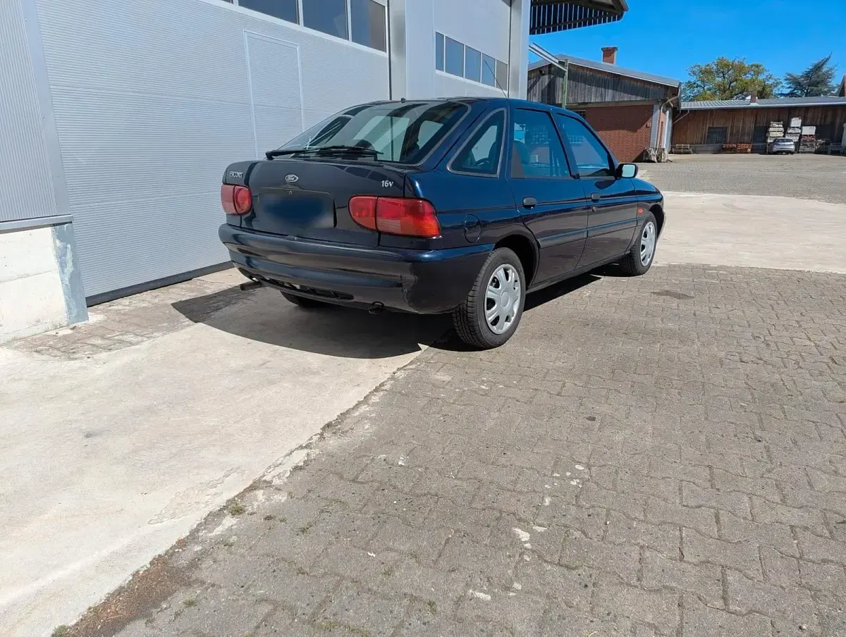 Gebraucht Ford Escort 90 PS (66 kW) 1998 Blau Limousine