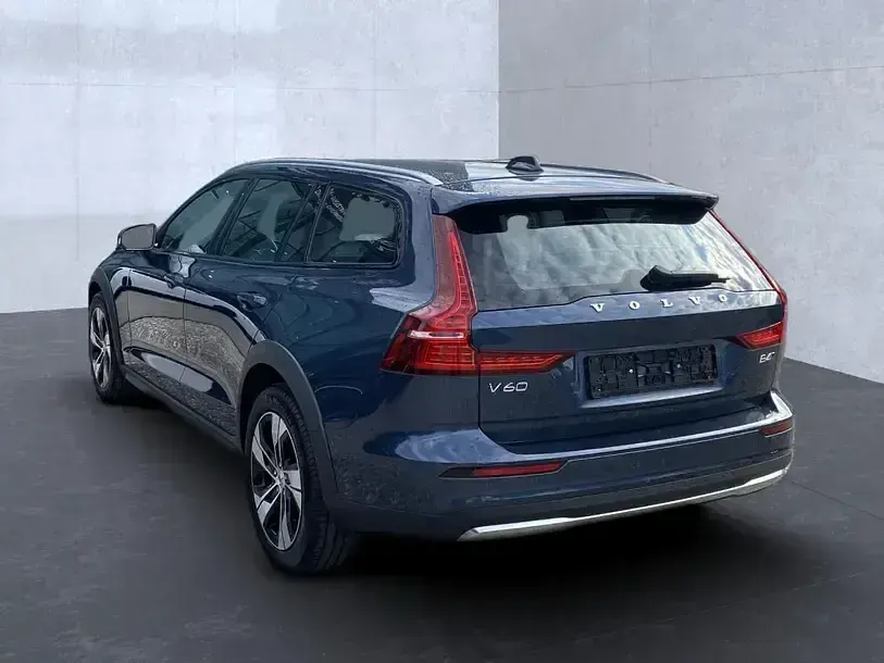Gebraucht Volvo V60 CC Plus 197 PS (144 kW) 2023 Blau Kombi