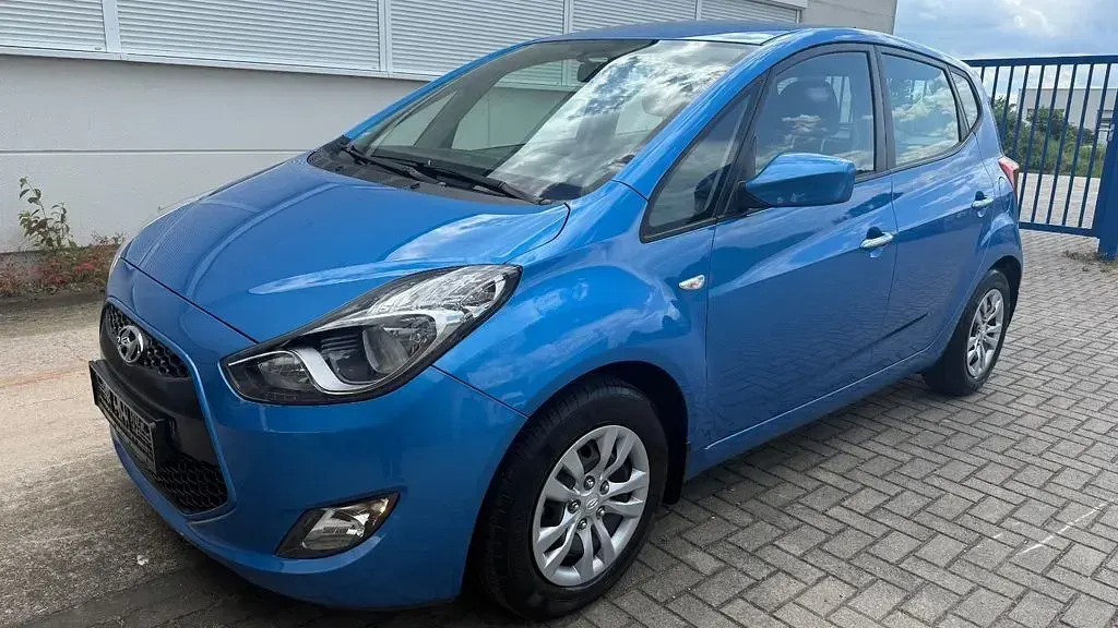Gebraucht Hyundai ix20 90 PS (66 kW) 2017 Blau Kleinwagen