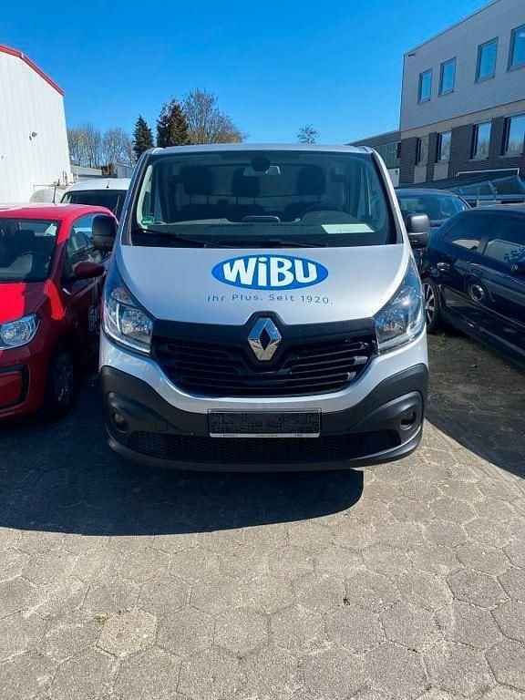 Gebraucht Renault Trafic Komfort 145 PS (106 kW) 2018 Silber Van / Kleinbus