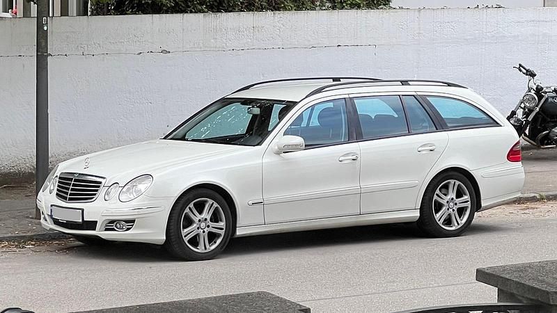 Weiß Gebraucht 2008 Mercedes B200 Avantgarde Van / Kleinbus | 4.999 € (Etwas zu teuer) - Bild 1/4