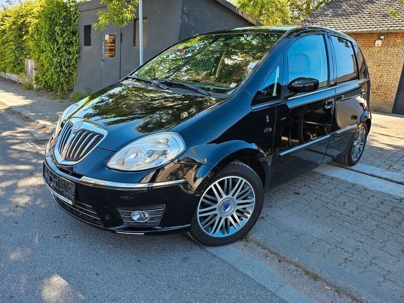 Schwarz Gebraucht 2009 Lancia Musa Van / Kleinbus | 3.299 € (Fairer Preis) - Bild 1/4
