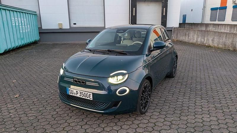 Grün Gebraucht 2023 Fiat 500e La Prima Limousine | 19.900 € (Guter Preis) - Bild 1/4