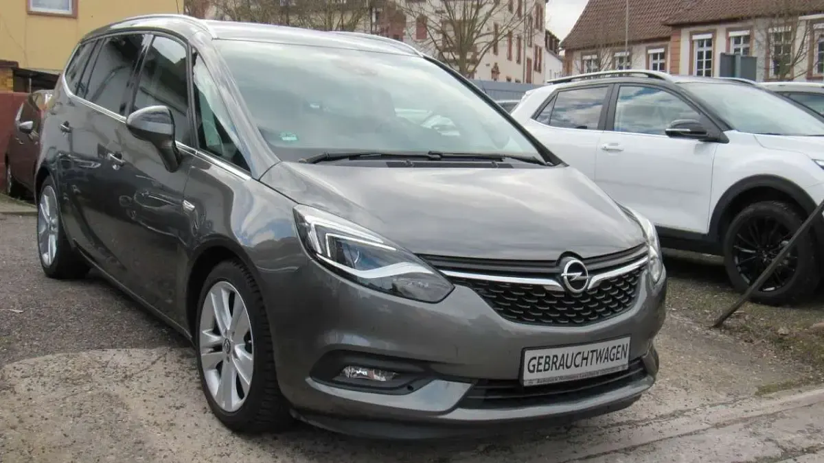 Second-hand Opel Zafira Innovation 140 CP (102 kW) 2017 Gri Monovolum