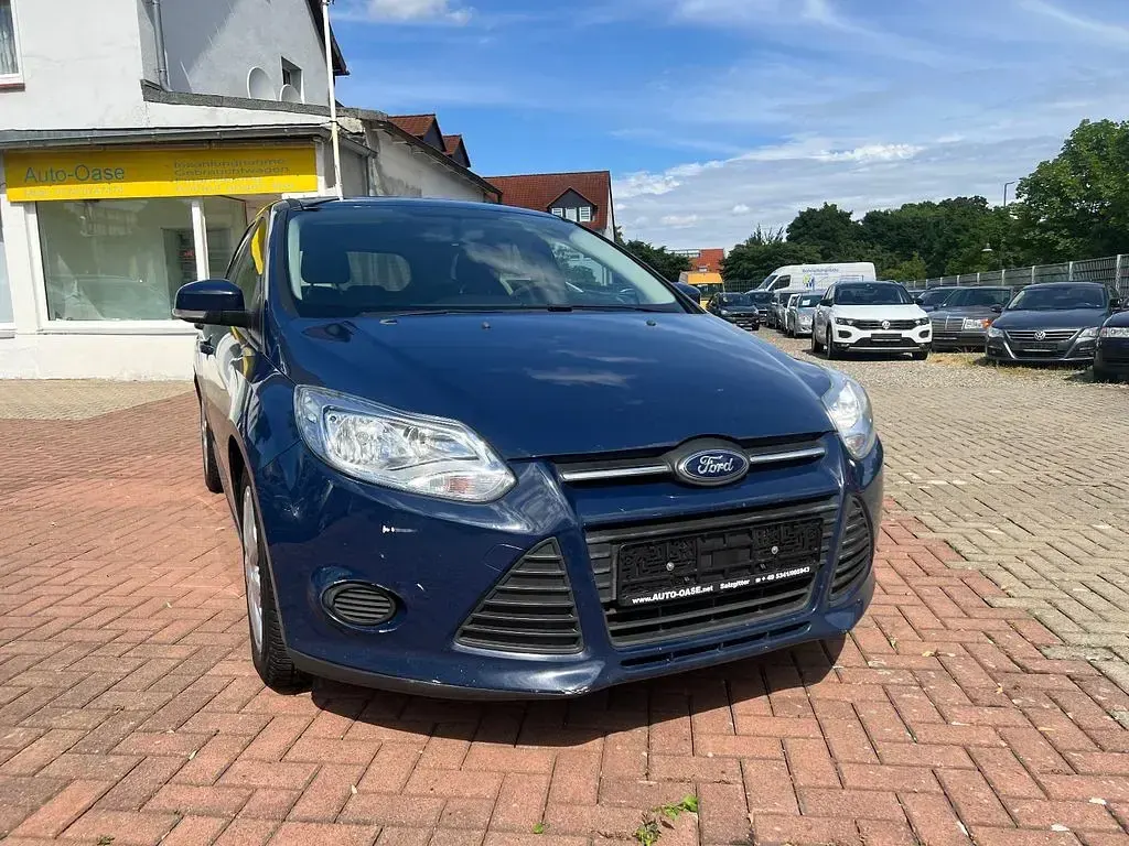 Gebraucht Ford Focus Trend 95 PS (69 kW) 2013 Blau Limousine