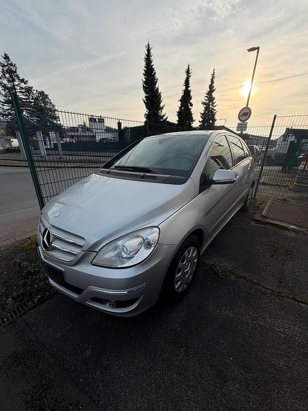 Silber Gebraucht 2008 Mercedes B150 Van / Kleinbus | 2.900 € (Fairer Preis) - Bild 1/4
