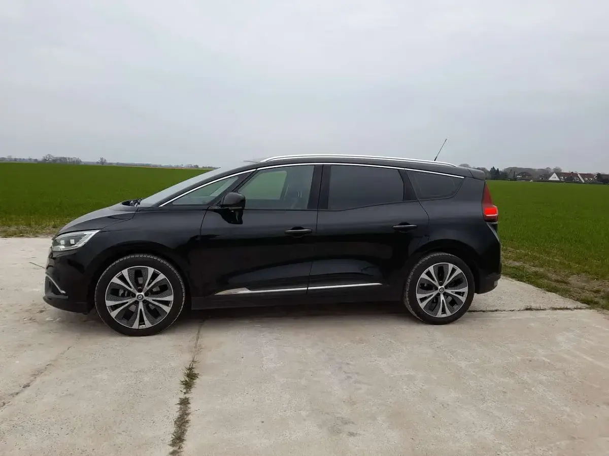 Gebraucht Renault Grand Scénic IV Intens 132 PS (97 kW) 2017 Schwarz Van / Kleinbus