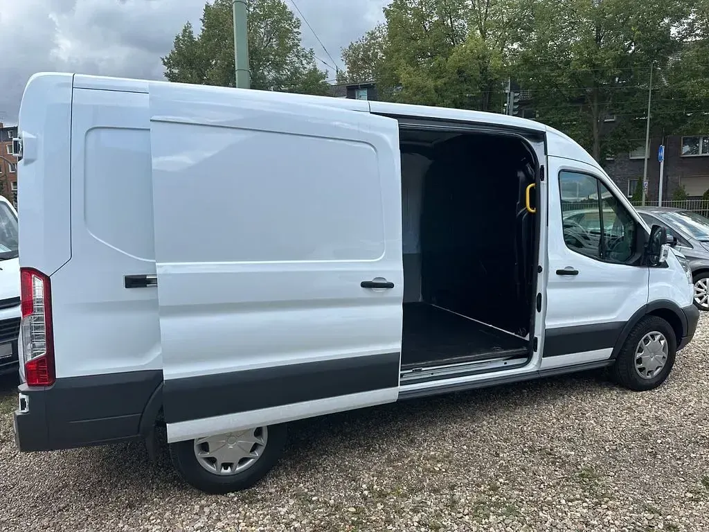 Gebraucht Ford Transit Trend 131 PS (96 kW) 2020 Weiß Van / Kleinbus
