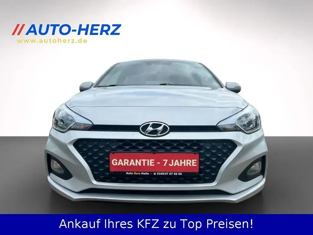 Gebraucht Hyundai i20 75 PS (55 kW) 2021 Silber Kleinwagen