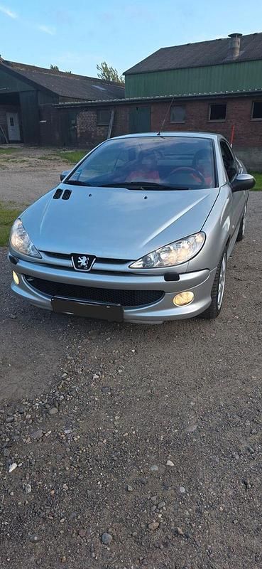 Grau Gebraucht 2001 Peugeot 206 CC Platinum Cabrio | 2.000 € (Fairer Preis) - Bild 1/4