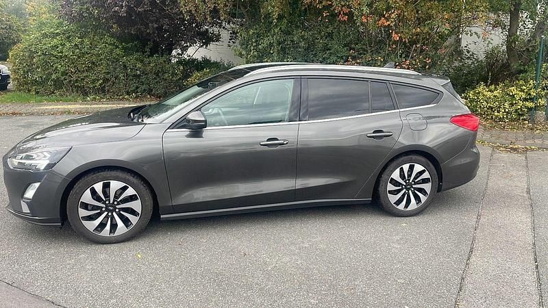 Gebraucht Ford Focus 120 PS (88 kW) 2020 Grau Kombi