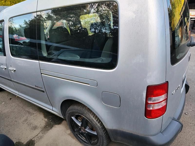 Silber Gebraucht 2011 VW Caddy Van / Kleinbus | 14.900 € - Bild 1/4