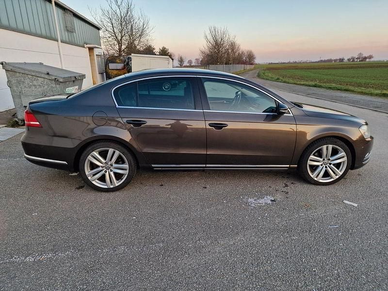 Gebraucht VW Passat Highline 211 PS (155 kW) 2012 Braun Limousine