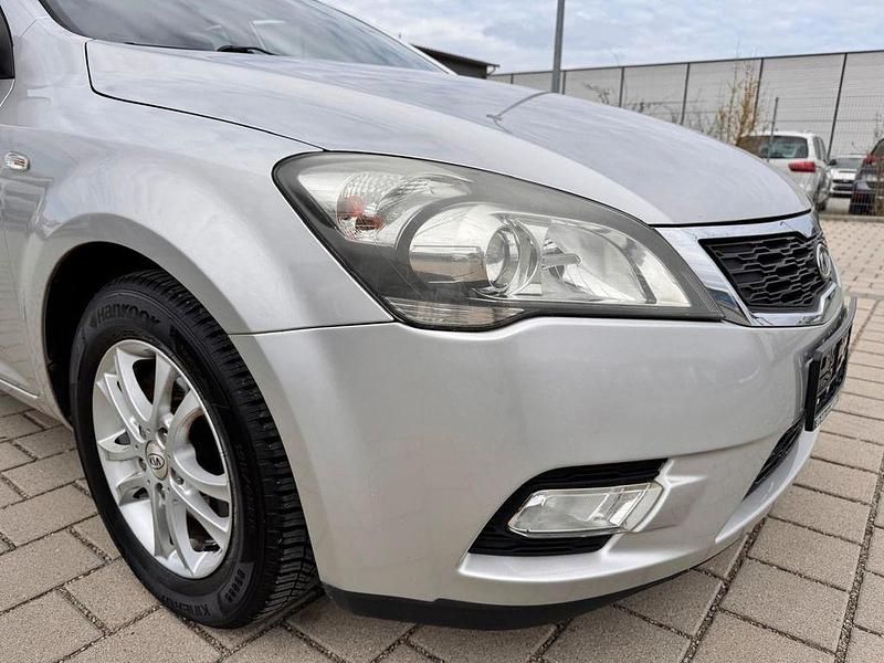 Gebraucht Kia Ceed 90 PS (66 kW) 2011 Silber Kleinwagen