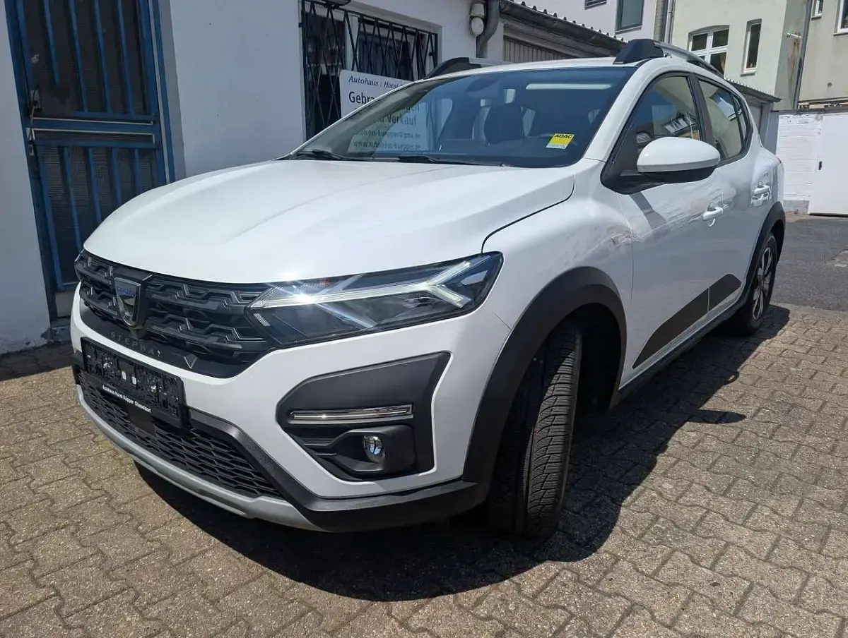 Gebraucht Dacia Sandero Comfort 101 PS (74 kW) 2021 Gletscherweiss SUV