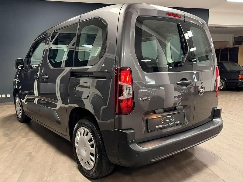 Gebraucht Opel Combo Life 102 PS (75 kW) 2021 Mondstein grau/e:vulkan grau Kombi