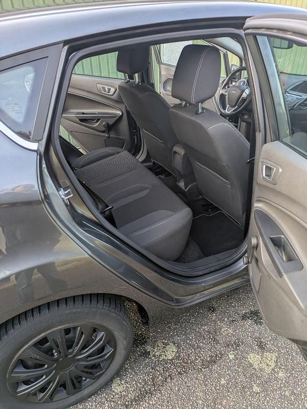 Gebraucht Ford Fiesta 101 PS (74 kW) 2017 Grau Kleinwagen