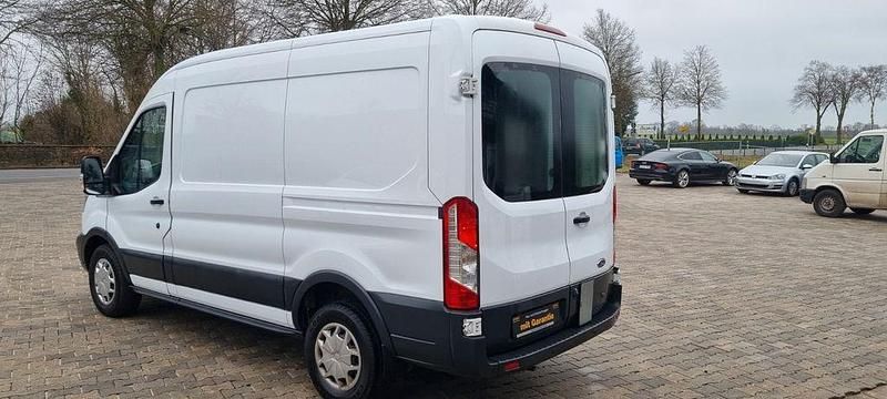 Gebraucht Ford Transit Trend 131 PS (96 kW) 2017 Weiß Van / Kleinbus