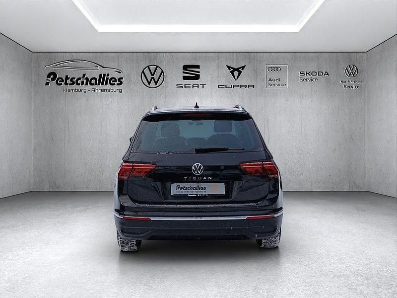 Gebraucht VW Tiguan Life 150 PS (110 kW) 2023 Schwarz SUV