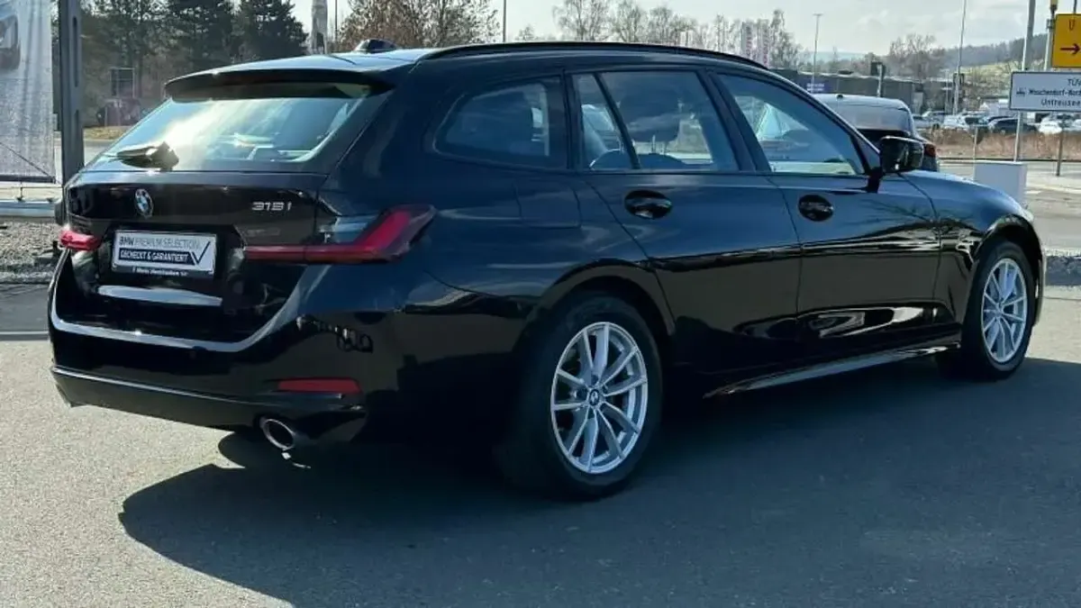 Gebraucht BMW 318 156 PS (114 kW) 2023 Schwarz Kombi