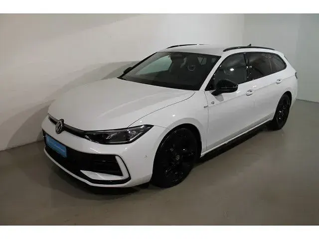 Gebraucht VW Passat Pro 150 PS (110 kW) 2025 Weiß Kombi