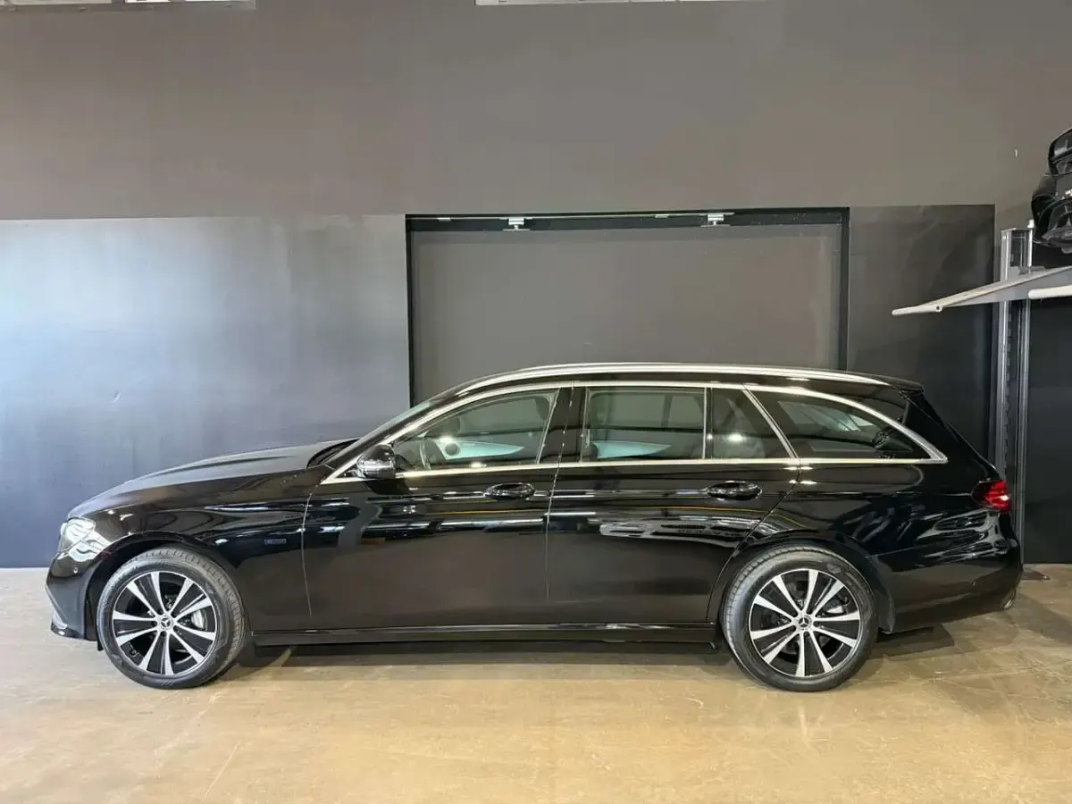 Używany Mercedes E300 194 KM (142 kW) 2021 Czarny Kombi