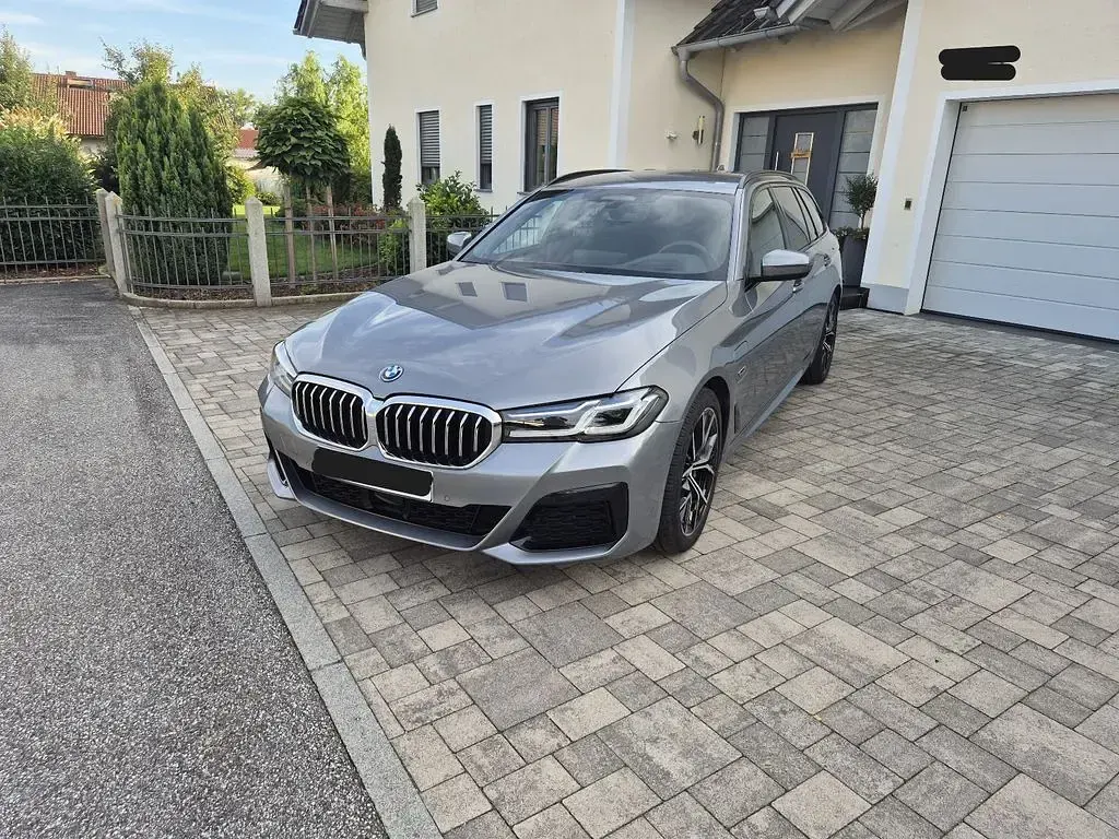 Gebraucht BMW 530e Performance 292 PS (214 kW) 2023 Grau Kombi