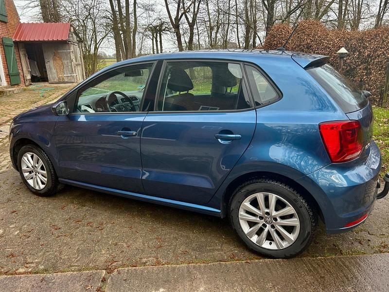 Gebraucht VW Polo Comfortline 90 PS (66 kW) 2017 Blau Limousine