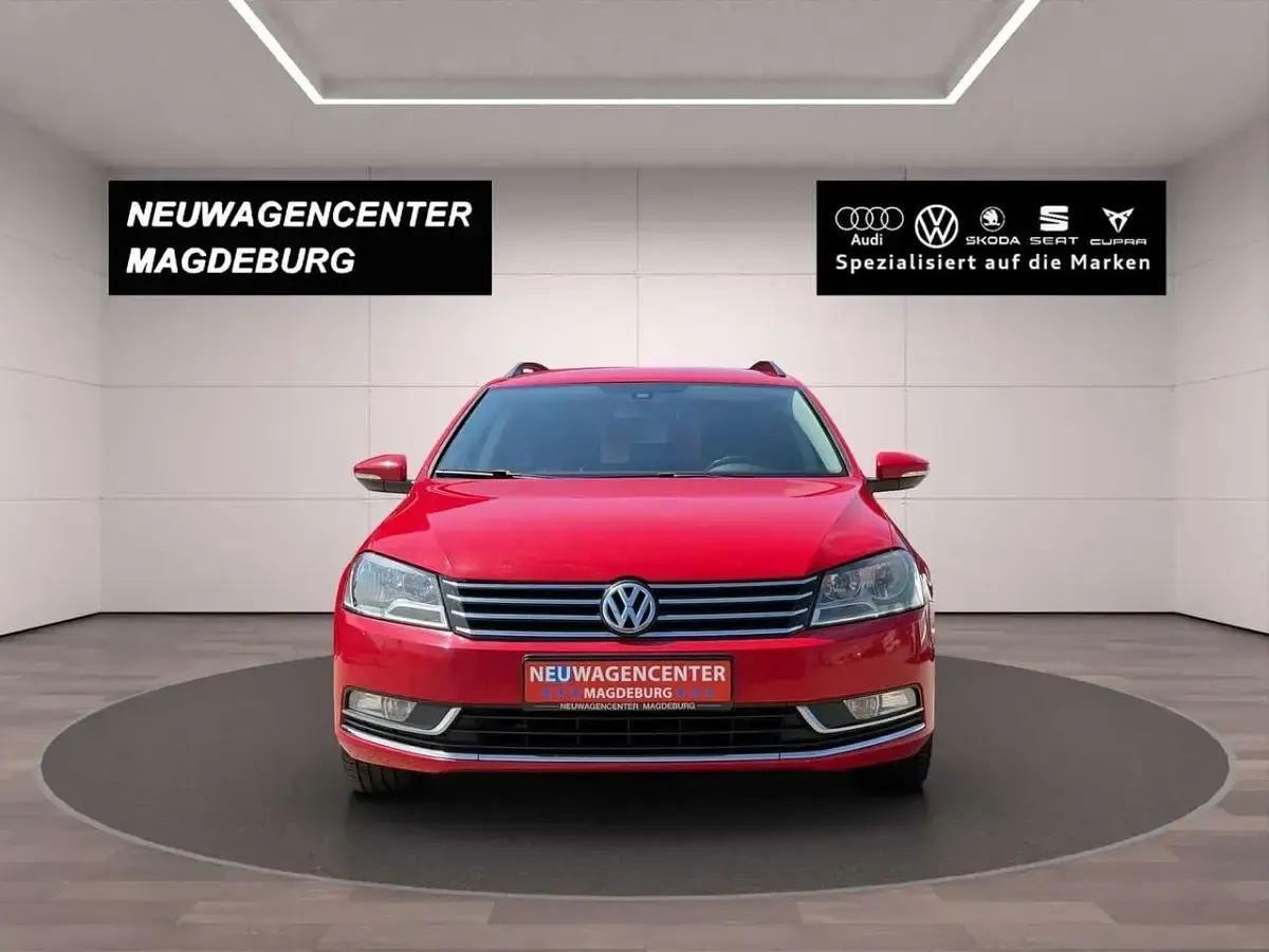 Gebraucht VW Passat 140 PS (102 kW) 2013 Rot Kombi