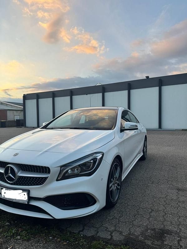 Weiß Gebraucht 2018 Mercedes CLA200 AMG Coupé | 18.500 € (Guter Preis) - Bild 1/4