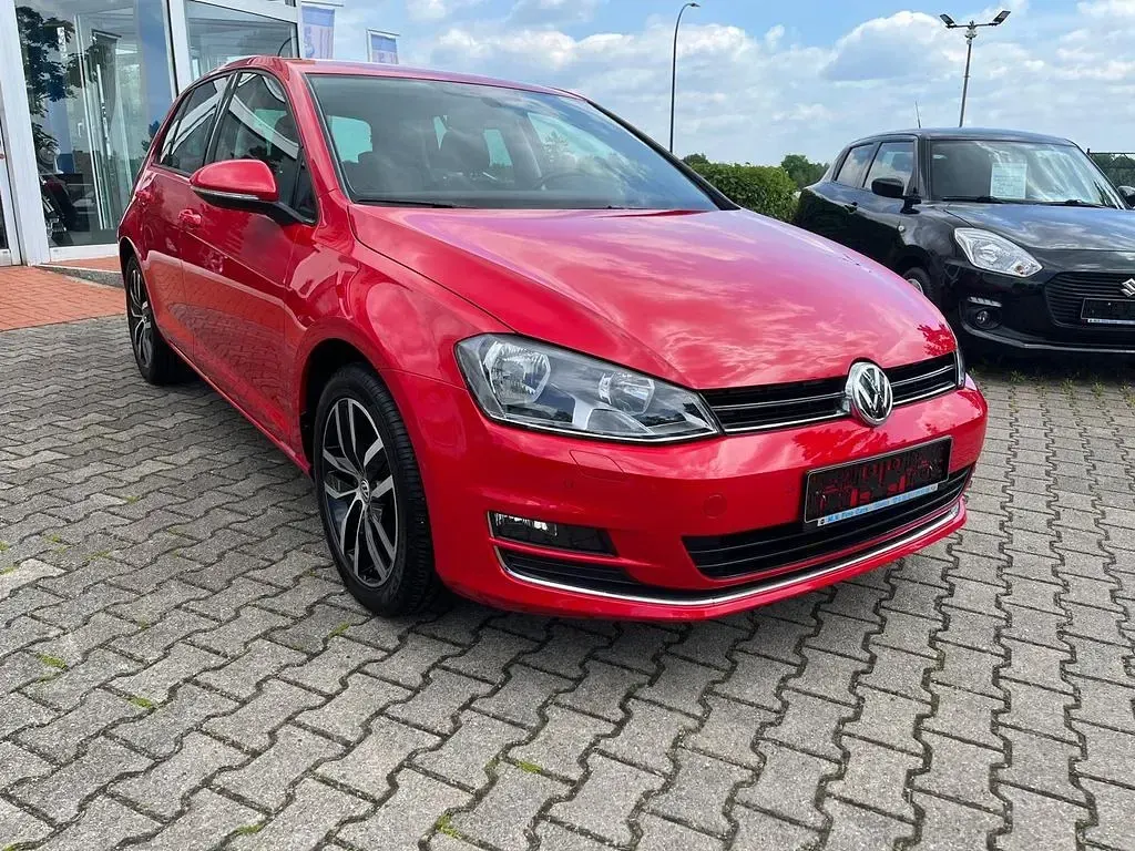 Używany VW Golf VII Allstar 110 KM (80 kW) 2016 Czerwony Sedan/Limuzyna
