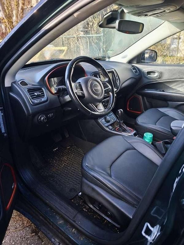 Grün Gebraucht 2020 Jeep Compass Trailhawk SUV | 15.000 € - Bild 1/4