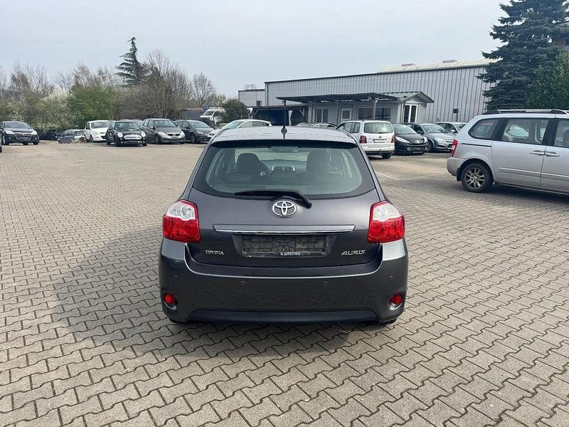 Gebraucht Toyota Auris Edition 132 PS (97 kW) 2012 Grau Limousine