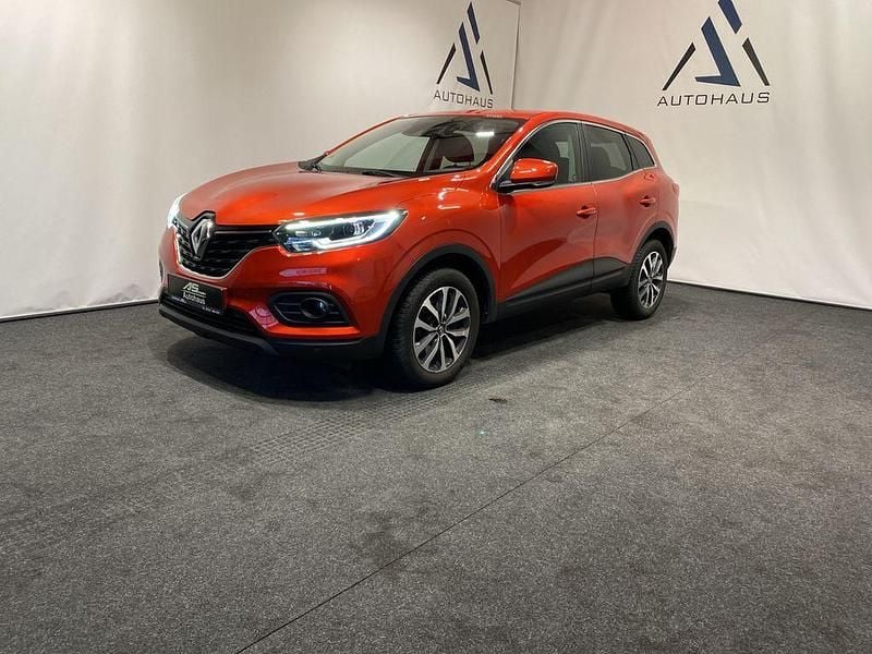 Rot Gebraucht 2021 Renault Kadjar Zen SUV | 17.450 € (Guter Preis) - Bild 1/4