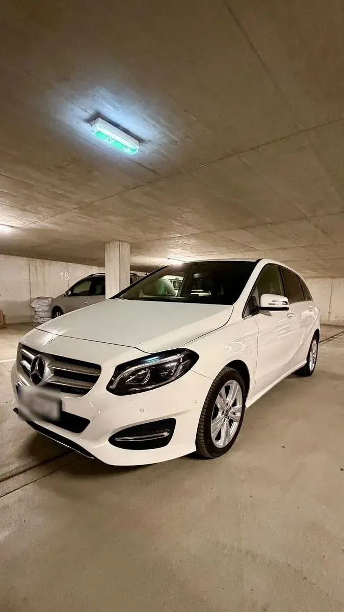 Gebraucht Mercedes B200 136 PS (100 kW) 2018 Weiß Kleinwagen