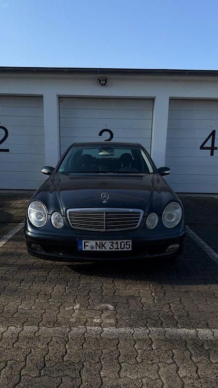 Gebraucht Mercedes E240 Classic 177 PS (130 kW) 2002 Schwarz Limousine
