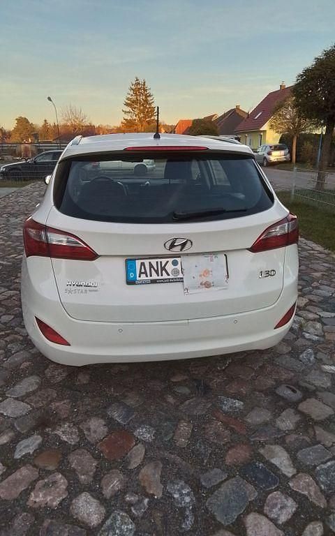 Gebraucht Hyundai i30 Edition 99 PS (72 kW) 2014 Weiß Kombi