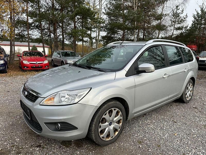 Grau Gebraucht 2010 Ford Focus Ambiente Kombi | 900 € (Superpreis) - Bild 1/4