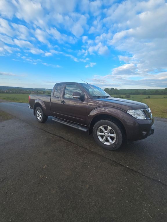 Braun Gebraucht 2014 Nissan Navara Abholung | 16.900 € (Fairer Preis) - Bild 1/4