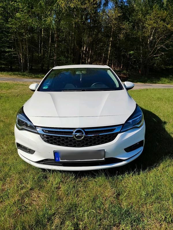 Gebraucht Opel Astra 95 PS (69 kW) 2016 Weiß Limousine