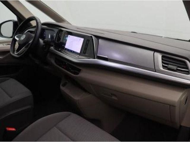 Gebraucht VW Multivan Life 150 PS (110 kW) 2024 Reflexsilber metallic Van