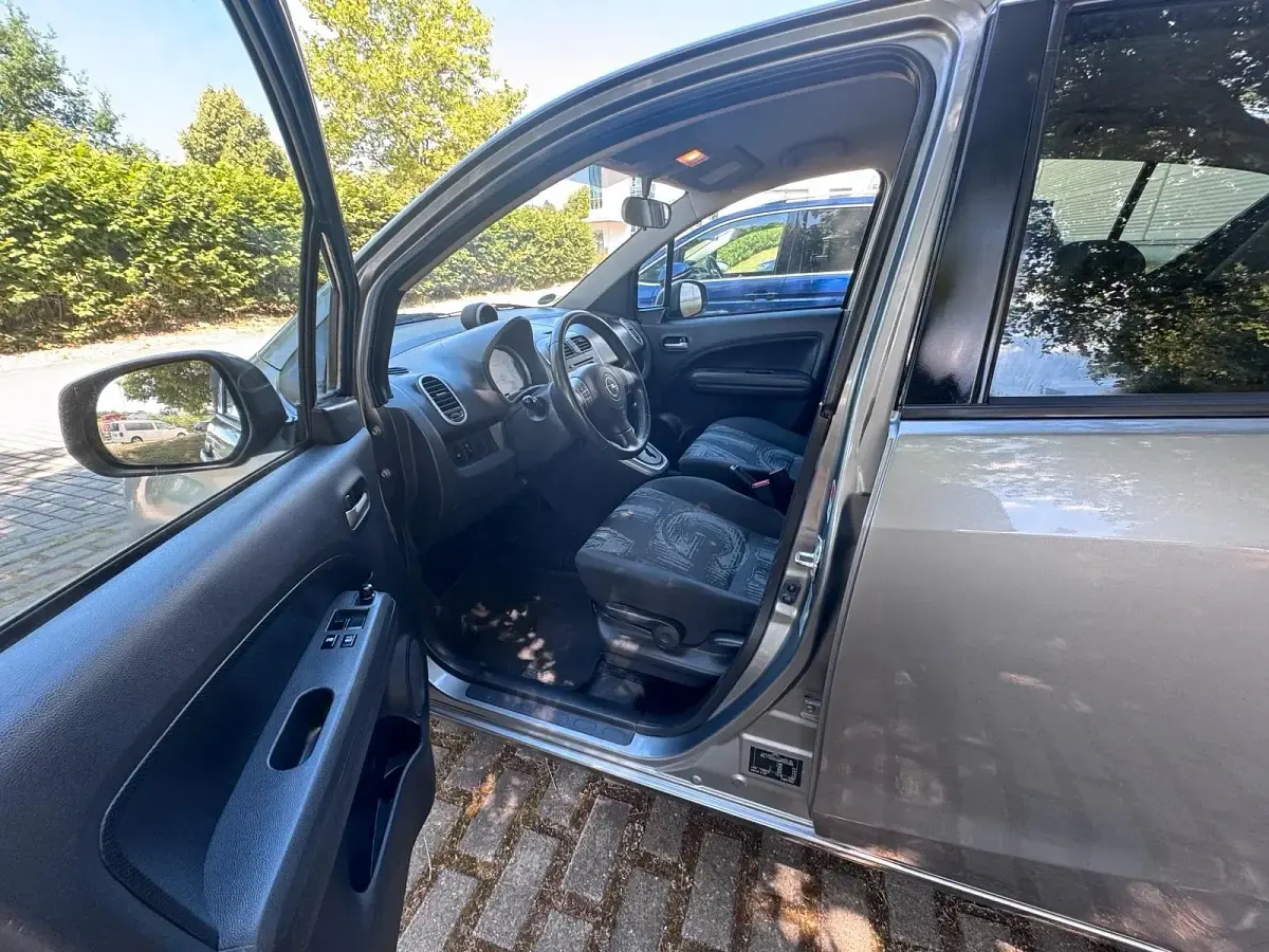 Gebraucht Opel Agila 94 PS (69 kW) 2011 Silber Kleinwagen