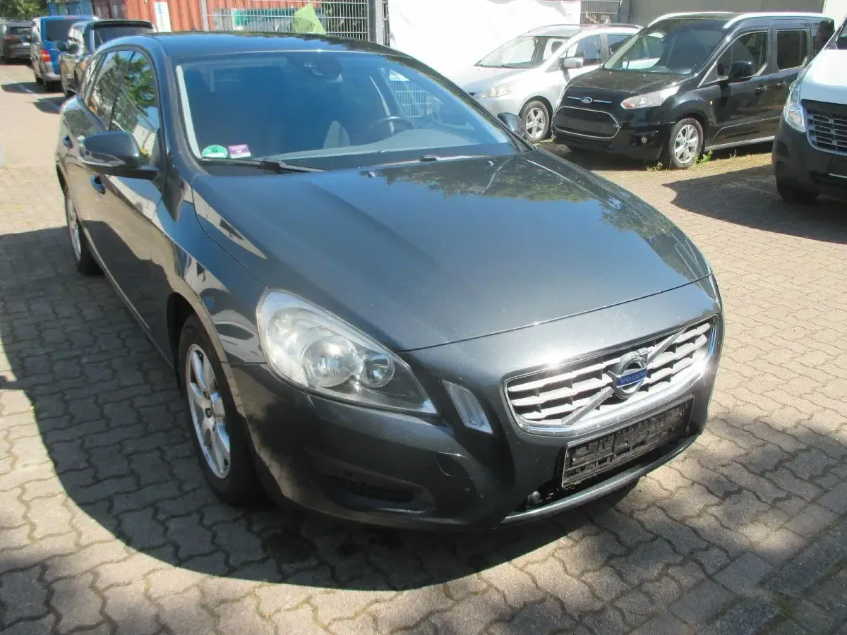 Gebraucht Volvo V60 Kinetic 215 PS (158 kW) 2012 Grau Kombi