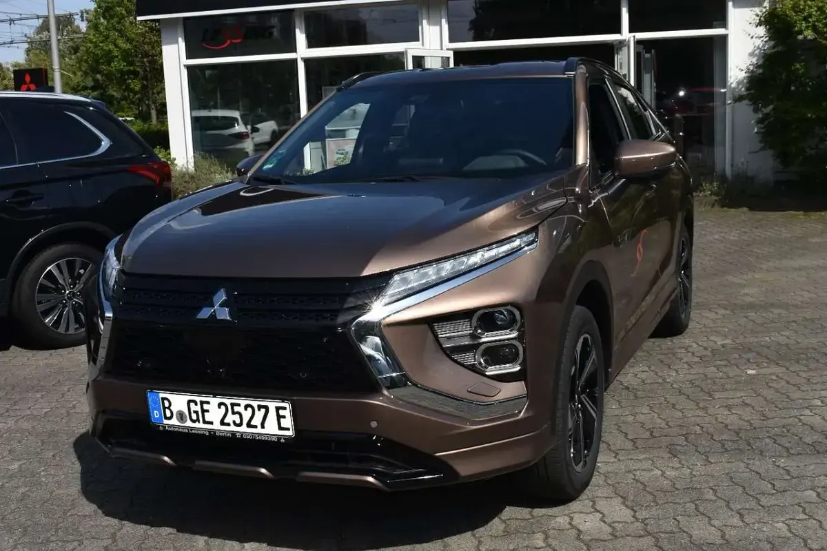 Gebraucht Mitsubishi Eclipse Cross Select 188 PS (138 kW) 2025 Braun SUV