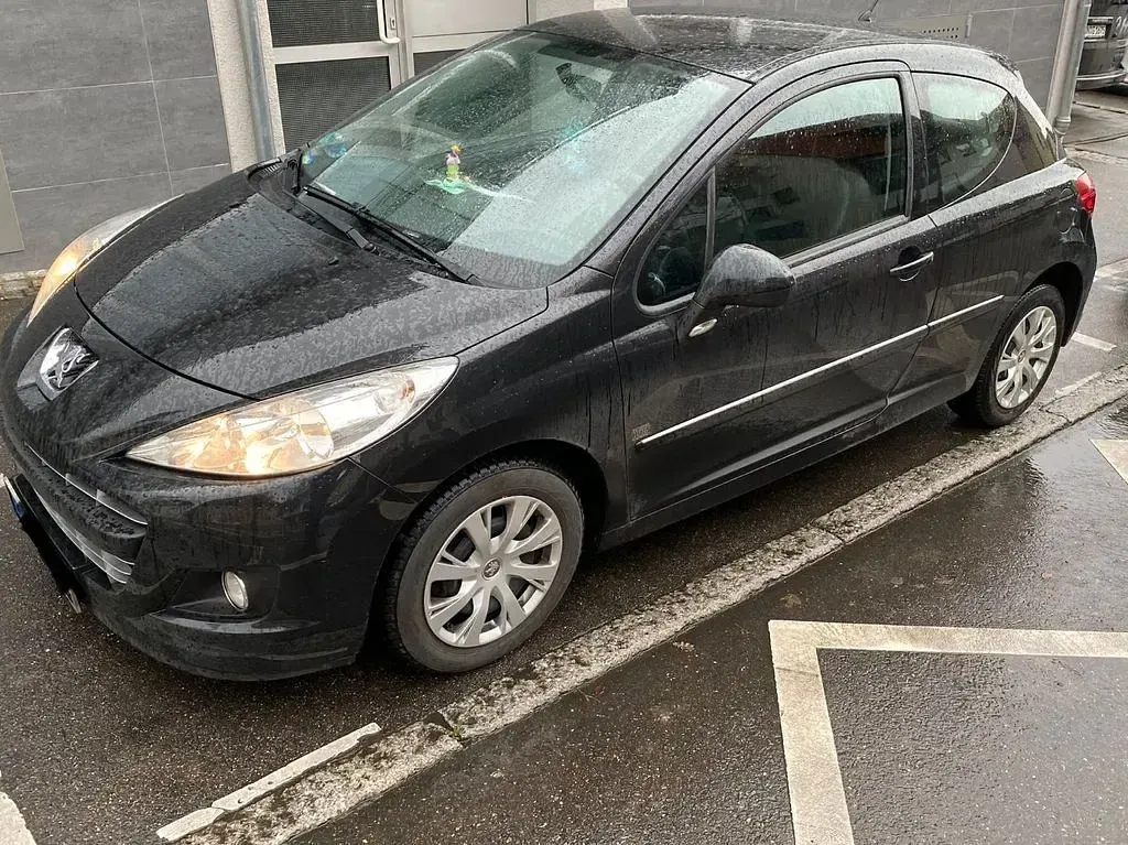 Gebraucht Peugeot 207 95 PS (69 kW) 2012 Schwarz Limousine