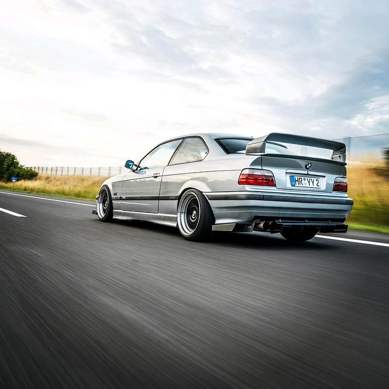 Gebraucht BMW 320 M Sport 150 PS (110 kW) 1993 Silber Coupé