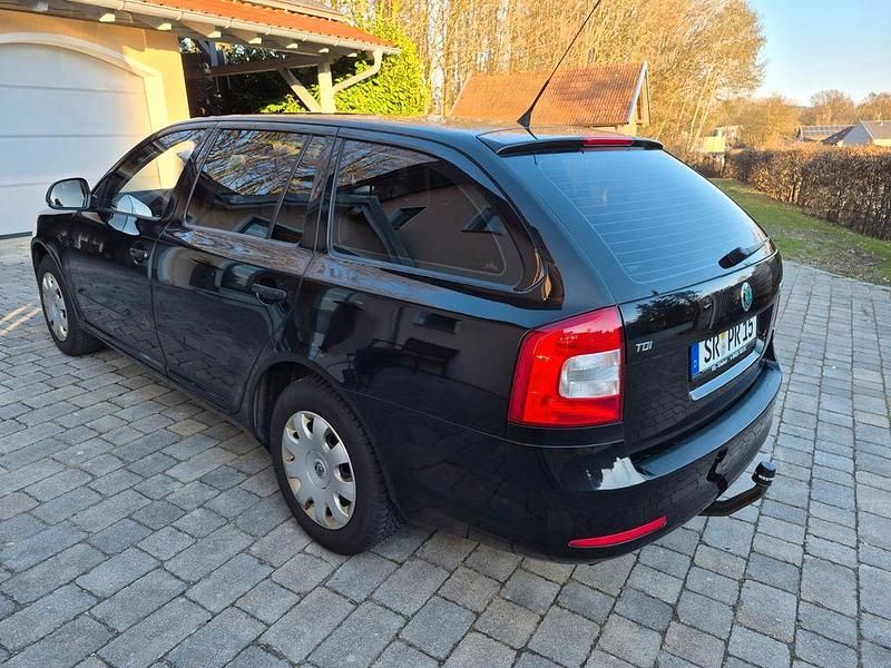 Gebraucht Skoda Octavia Active 105 PS (77 kW) 2012 Schwarz Kombi