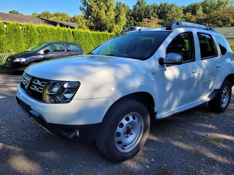 Weiß Gebraucht 2014 Dacia Duster Prestige SUV | 7.550 € (Fairer Preis) - Bild 1/4