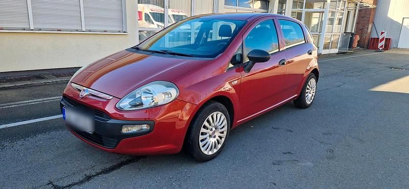 Gebraucht Fiat Grande Punto 78 PS (57 kW) 2011 Rot Kleinwagen